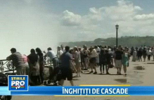 Un barbat a scapat cu viata dupa ce s-a aruncat in cascada Niagara