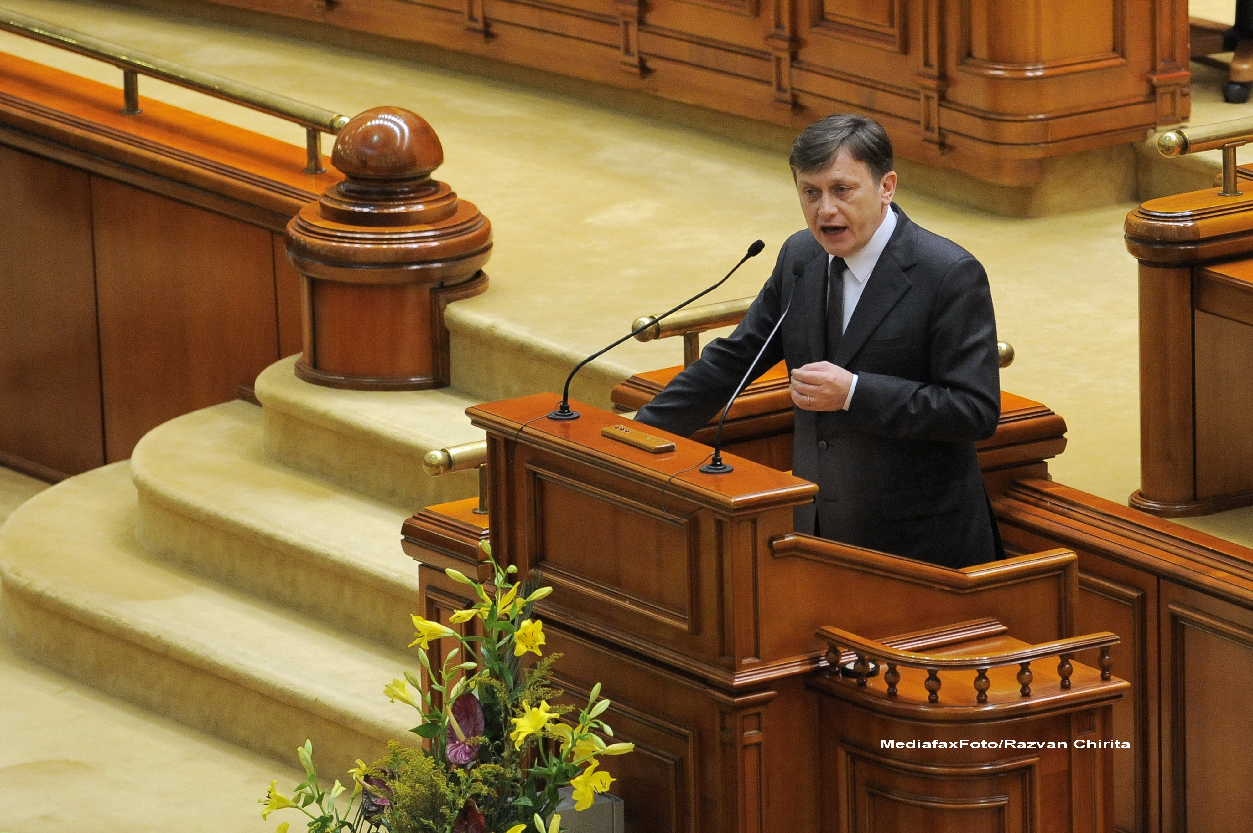 Basescu, la ceremonia pentru NATO: Amestecul de lacomie si incompetenta de care Romania sufera poate pune in pericol tara