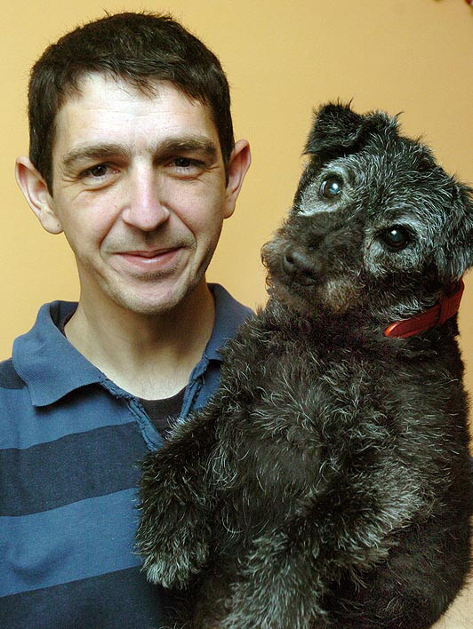 Un catel a fost declarat eroul anului dupa ce i-a salvat de doua ori viata stapanului sau