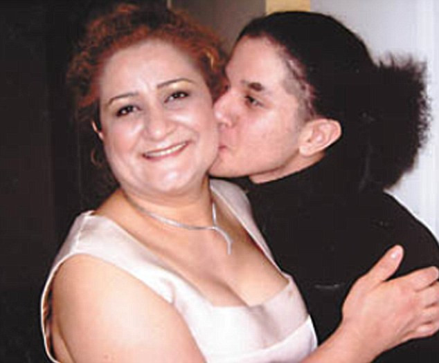 Gest impresionant al unei mame. Strange bani pentru a le oferi o viata mai buna ucigasilor fiului ei