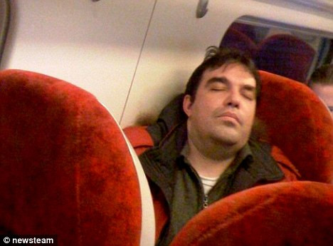 Poza care a scandalizat internetul. Toata Marea Britanie il cauta pe acest barbat aparent inofensiv