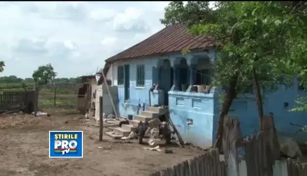 "Poluare masiva" pe raul Cotmeana din Arges, pe o lungime de 4 km. S-a spart o conducta de titei