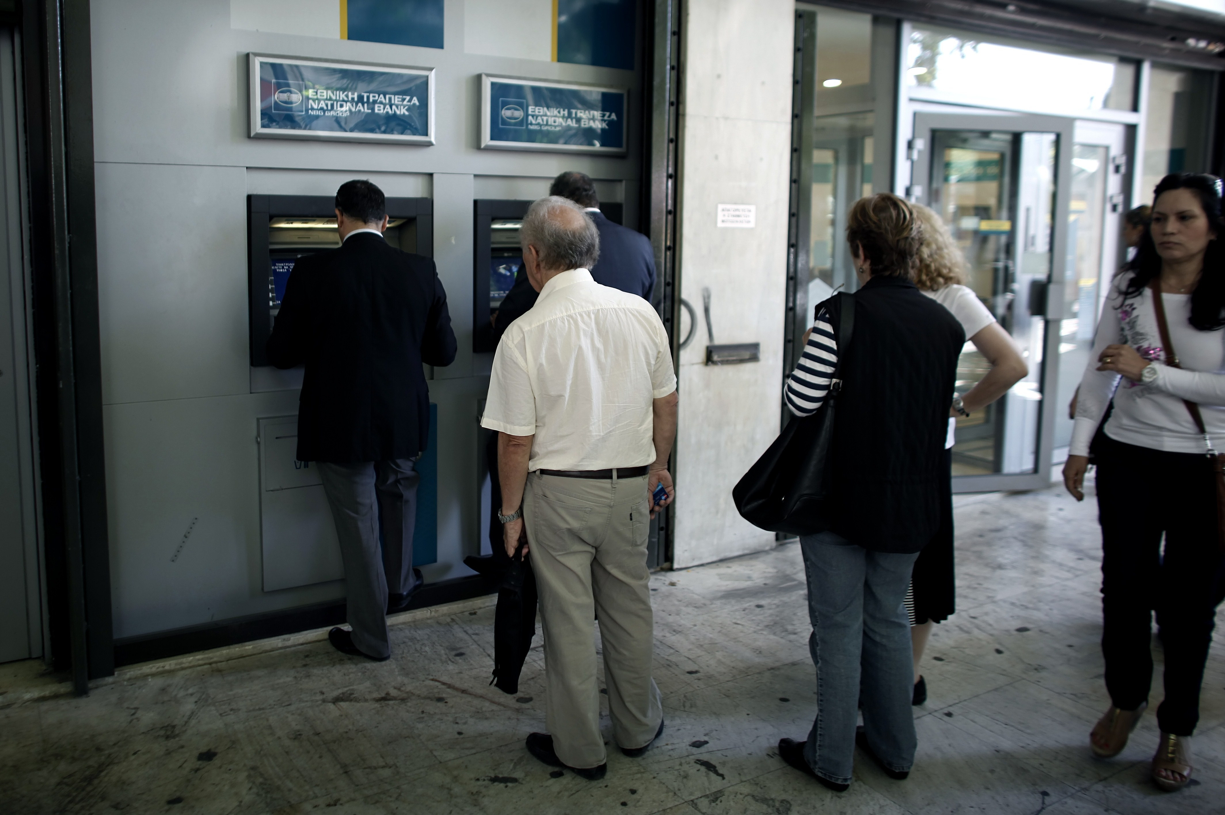 Infuzie de 18 miliarde de euro pentru bancile grecesti prezente in Romania