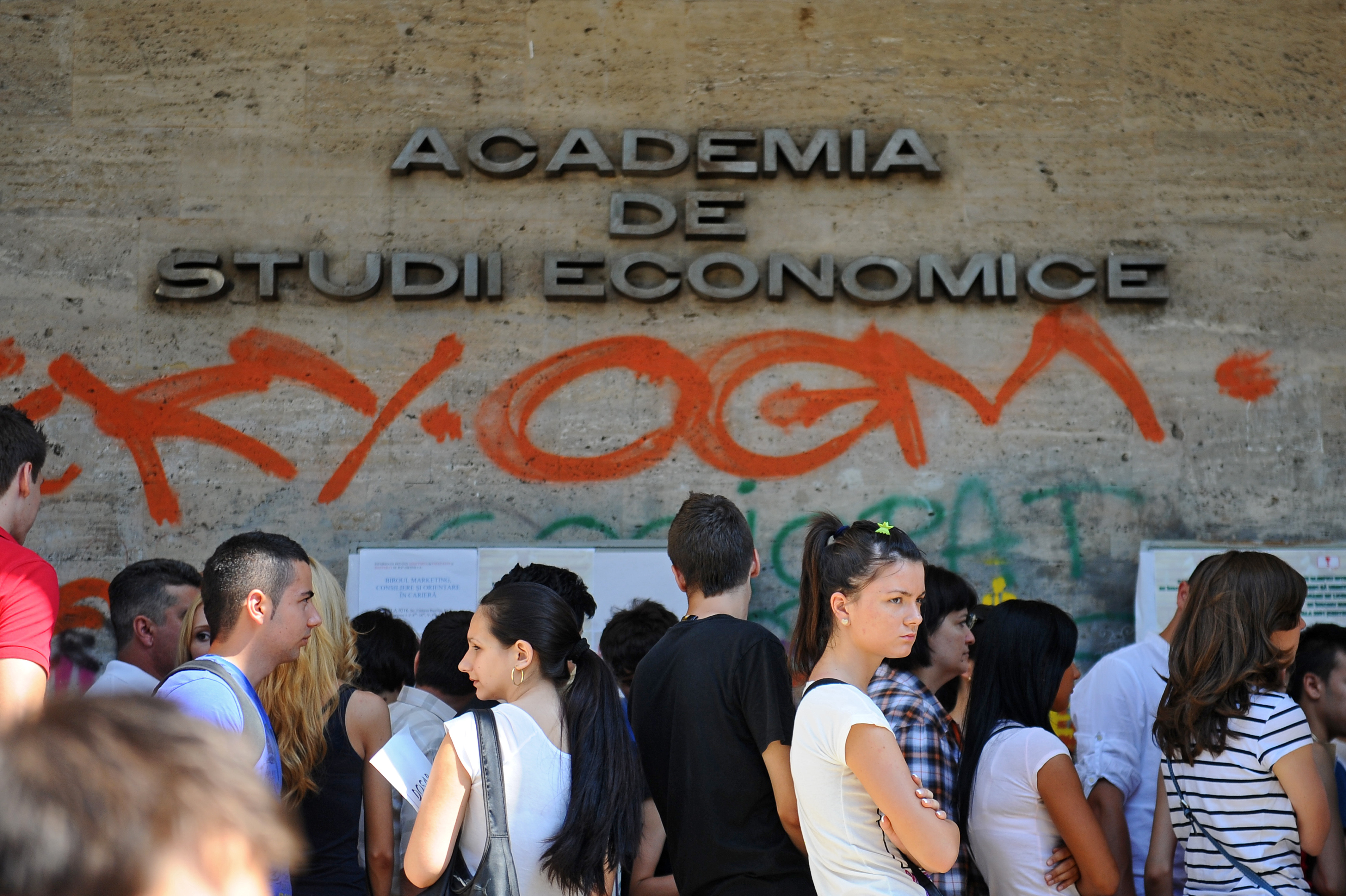 STUDIU: In ultimii 40 ani, 3,5 milioane de romani au emigrat, Romania a pierdut 40-50 mld. euro