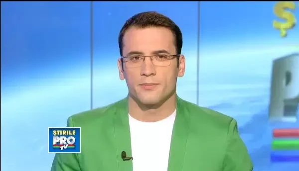 S-au apucat sa asfalteze pasajul din centrul Craiovei chiar si pe ploaie. Explicatia muncitorilor