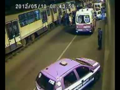 VIDEO.Momentul accidentului din Pasajul Lujerului. 15 persoane au facut plangere in cazul vatmanului