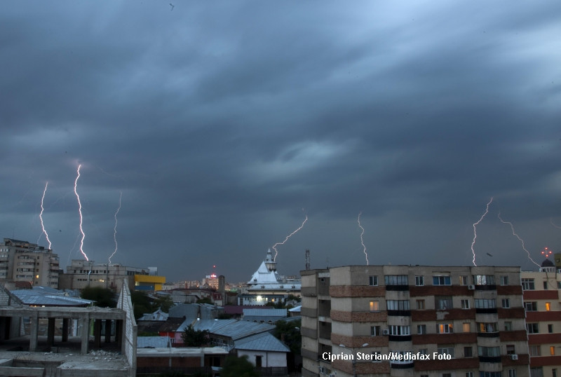 Informare ANM: Canicula, vijelii, grindina si ploi - in a doua parte a zilei de miercuri