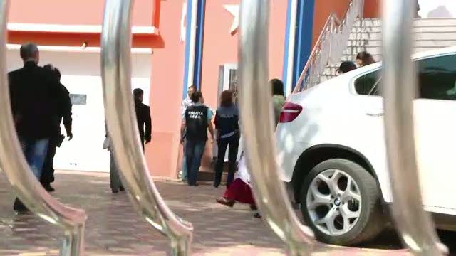 Perchezitii la spargatorii de locuinte de lux. Politistii au descins la 10 adrese din Timisoara