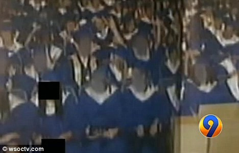 Imaginea "pornografica" din albumul de absolvire. O eroare pe care n-a vazut-o nimeni la tiparire