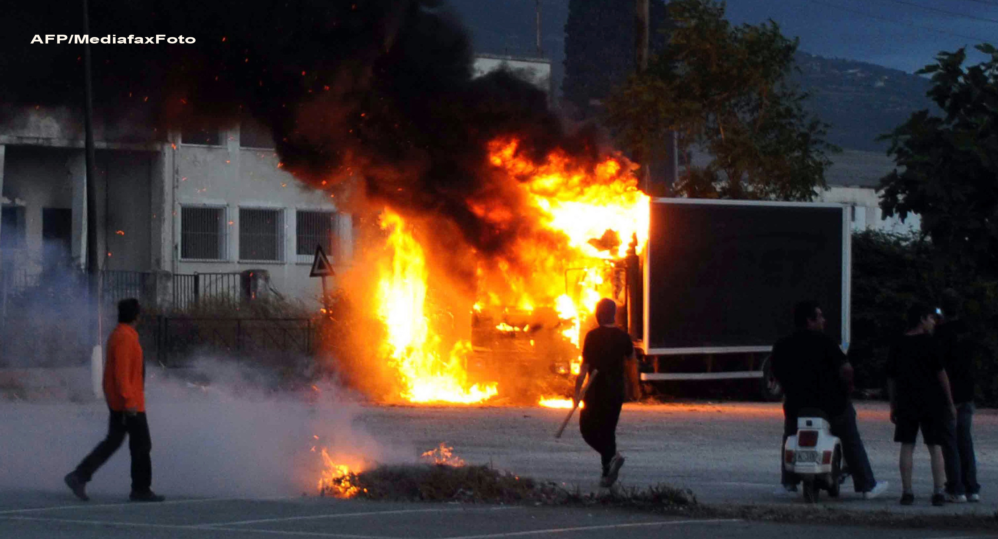 Suferind din dragoste, un barbat a recurs la un gest disperat. Si-a dat foc in plina strada