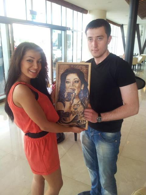 Mandinga, Elena si cadoul de la un fan azer