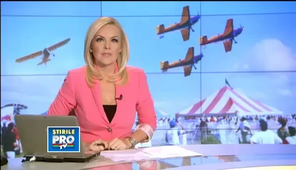 Acrobatii aeriene spectaculoase cu aparate de 300.000 de euro. VIDEO