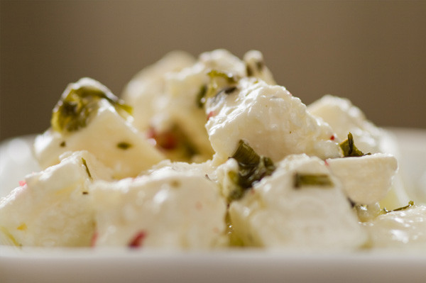 Ranile Greciei se pot vindeca cu ulei de masline si branza Feta. Leacul miraculos pentru criza elena