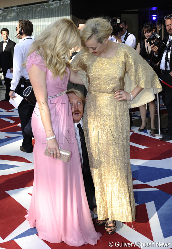 FOTO. Ce ascunde o rochie aparent decenta la gala premiilor BAFTA