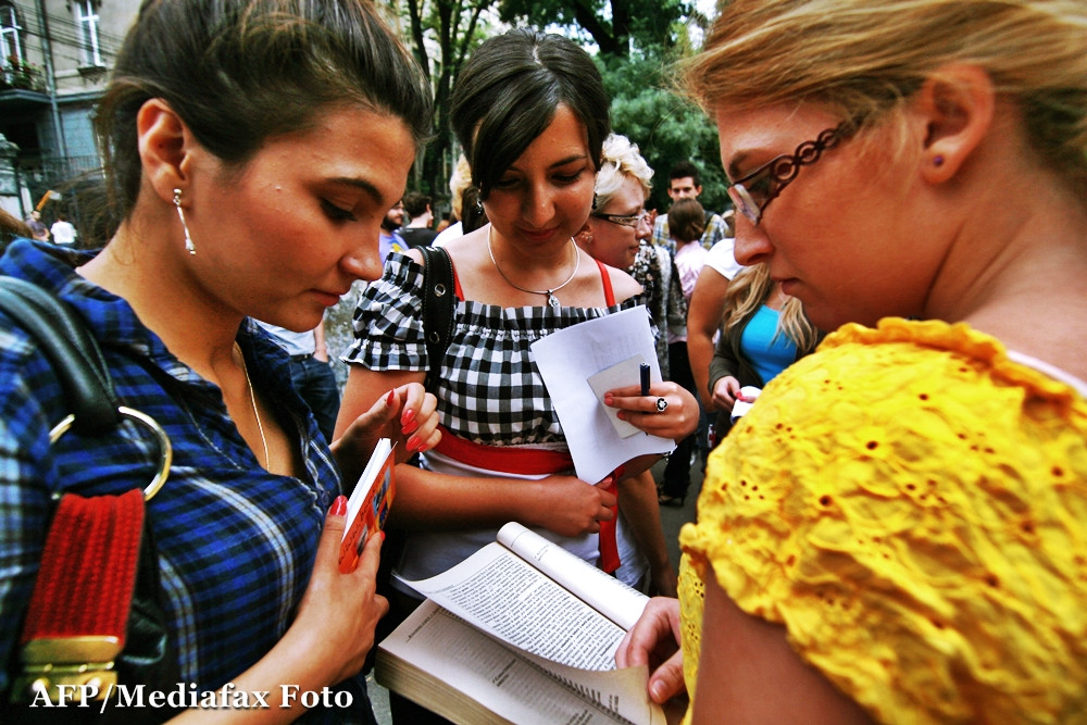 Elevii au intrat de astazi in febra examenelor de bacalaureat. Prima proba: limba romana, oral