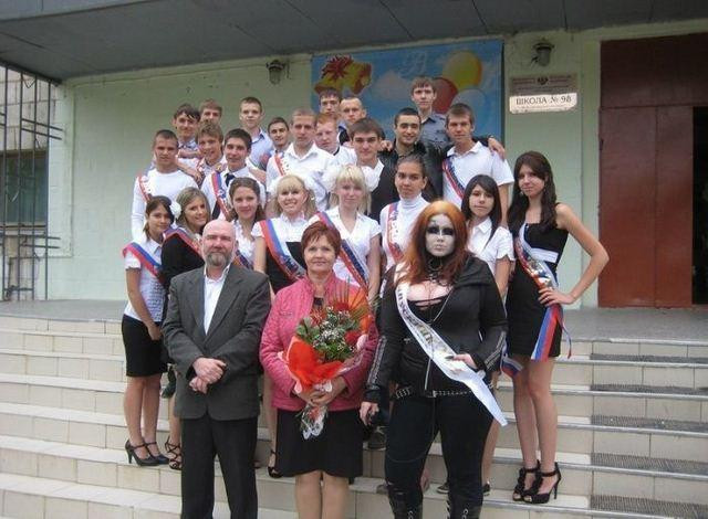 Fotografia pe care o scoala intreaga a incercat s-o ascunda. Cum a pozat o eleva in albumul clasei