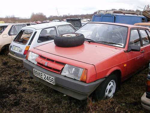 Rusii renunta la un simbol al industriei sovietice. "Lada e masina proasta pe care noi am iubit-o"