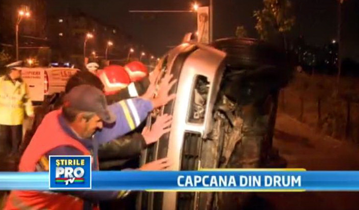 BORDURA-capcana din drum. O soferita s-a rasturnat cu masina in mijlocul unui bulevard din Bucuresti