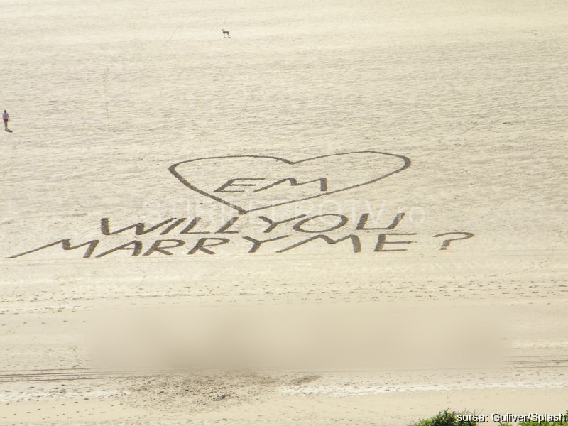 Cererea in casatorie care s-a vazut din spatiu. Cum i-a raspuns iubita lui. FOTO