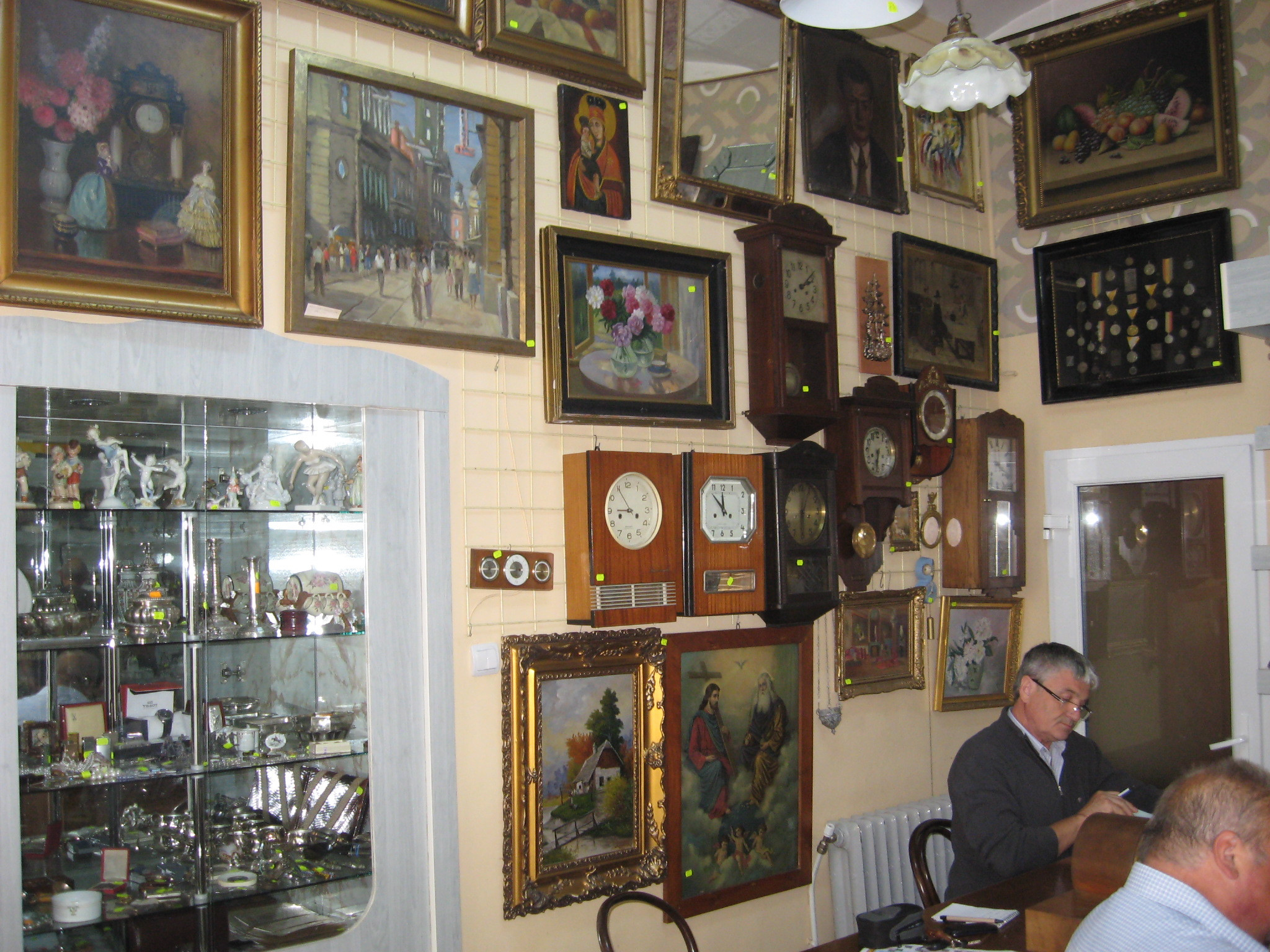 A cumparat un vas cu 3 dolari la un targ de vechituri si l-a vandut apoi cu 2,2 milioane de dolari