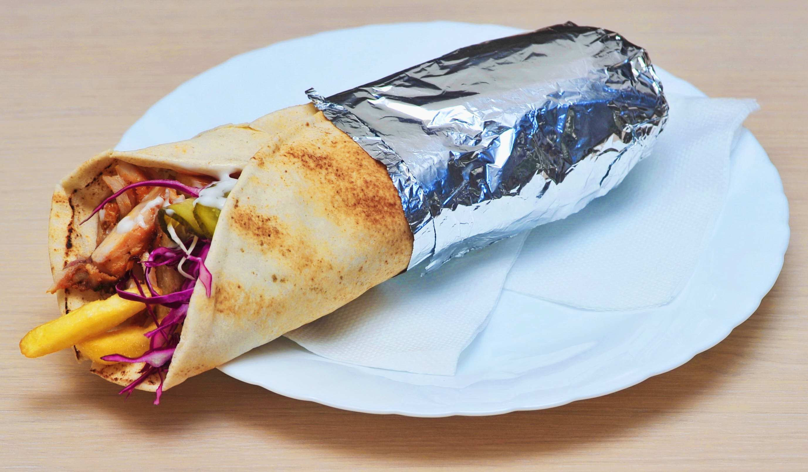 "Va disparea complet!”. Orasul in care decizia autoritatilor de a interzice shaorma a creat revolta printre oameni