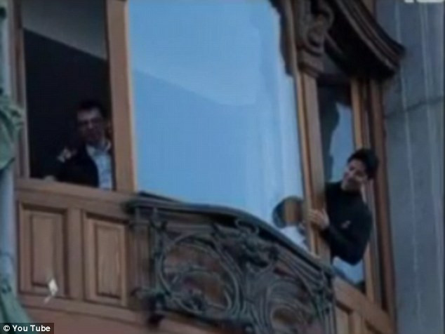 Ce s-a intamplat dupa ce "Zuckerberg al Rusiei" a inceput sa arunce cu bani de la fereastra biroului