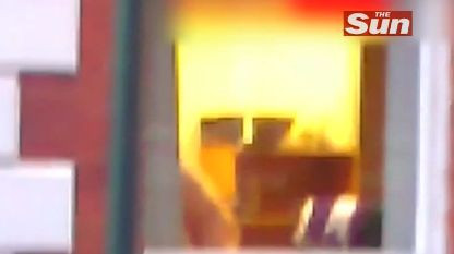 Show indecent cu jaluzelele ridicate. Englezii din Nottingham n-au putut sa priveasca in alta parte