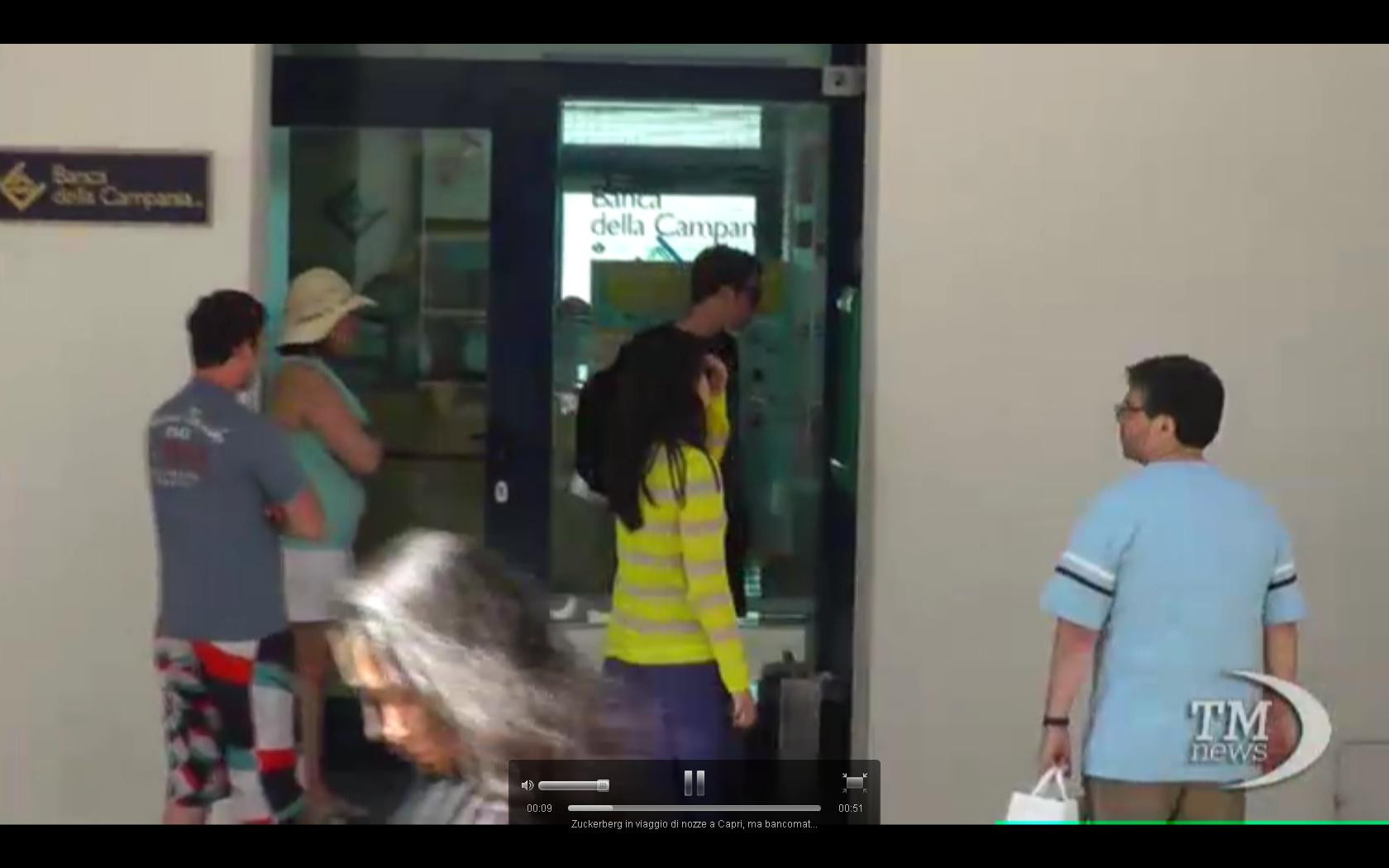 VIDEO. Momentul in care un mare miliardar nu reuseste sa scoate bani dintr-un bancomat