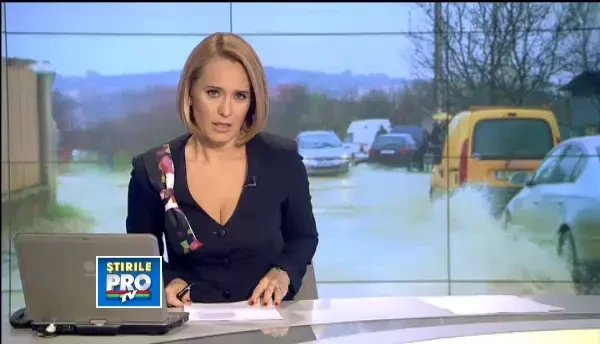 COD PORTOCALIU de inundatii pana joi la 12:00. Imagini din zonele in care drumurile nu se vad de apa