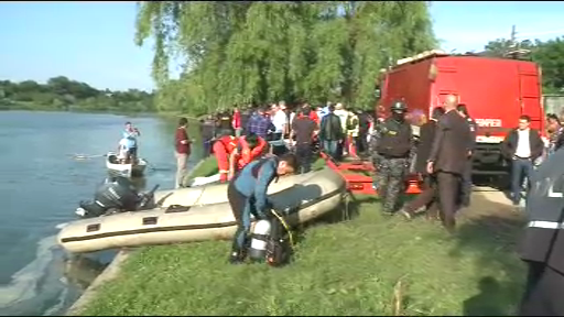 Scene de film de actiune in Capitala. Un hot a fost impuscat in cap de politisti si a ajuns in lac