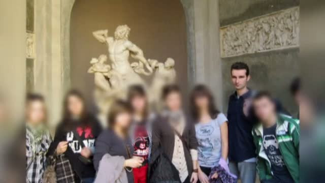 Zeci de plangeri impotriva profesorului acuzat de pornografie infantila. Fostii elevi il apara