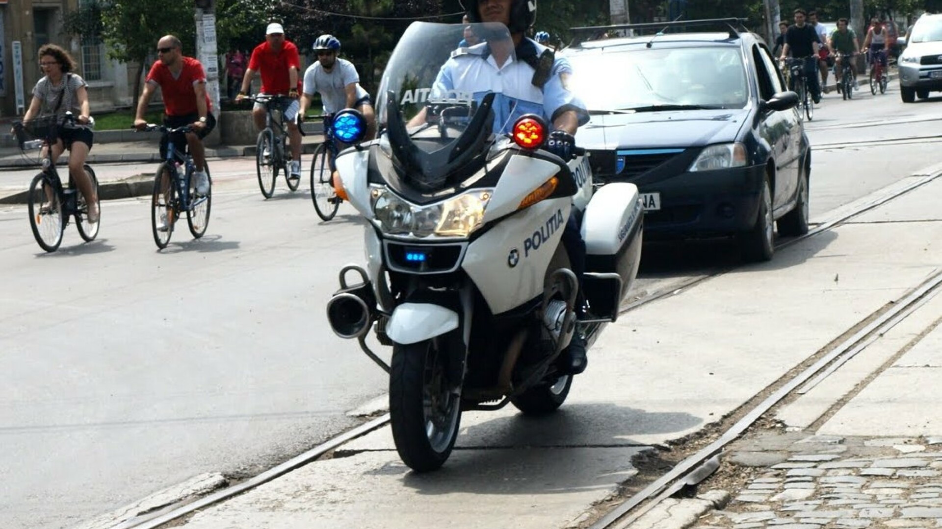 Masini si motociclete din dotarea Politiei Arad, scoase la licitatie. Afla preturile