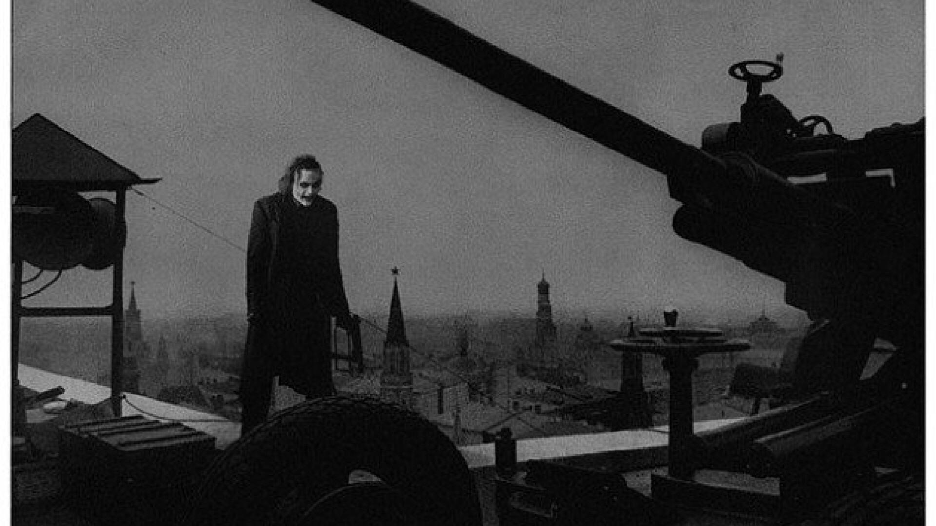 Istoria, rescrisa cu super-eroi si Photoshop. Imaginea saptamanii, oferita de un artist din Jakarta