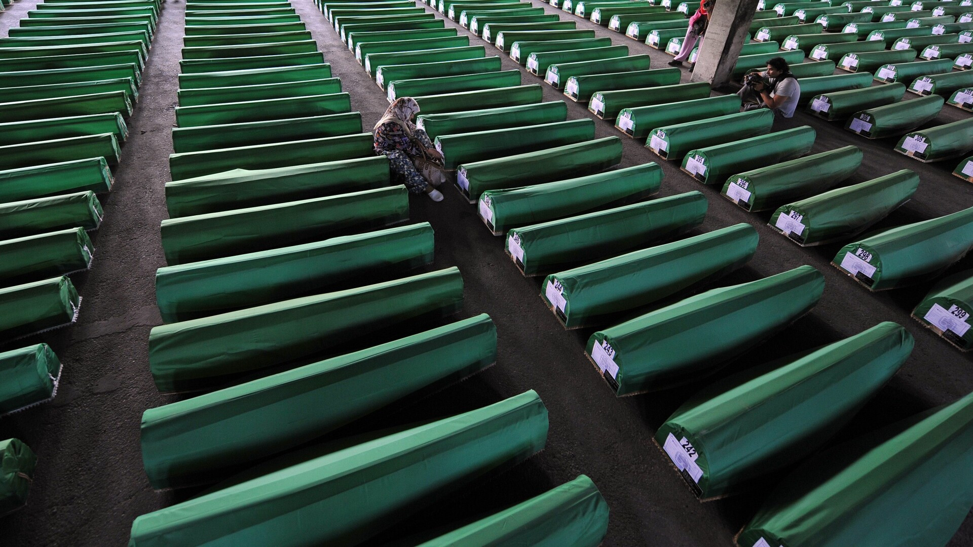 Cel mai mare genocid din Europa de dupa al Doilea Razboi Mondial,negat de noul presedinte al Serbiei