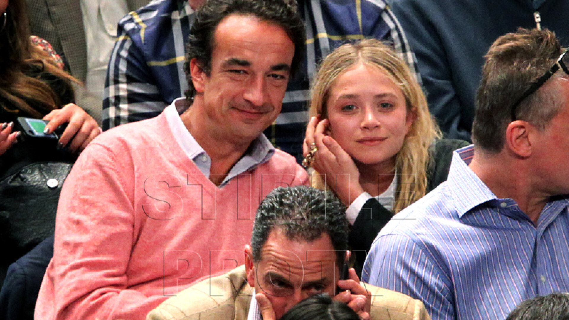 FOTO. Cel mai scandalos cuplu al momentului. Ea inca arata ca o copila, el este cu 17 ani mai mare