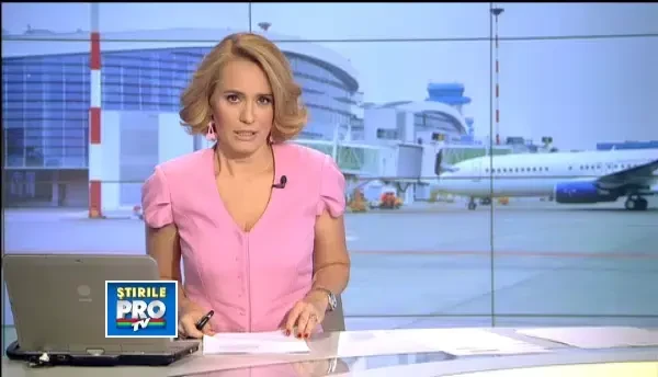 Angajati ai Aeroportului Henri Coanda, filmati in timp ce furau din bagajele pasagerilor