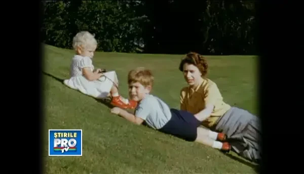 60 de ani in care coroana i-a definit viata. Transformarea in imagini a Reginei Elisabeta a II-a