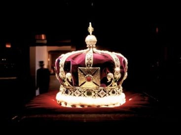 Monarhismul, noua moda in retelele sociale. Cine ar putea fi REGELE Carol al III-lea al Romaniei