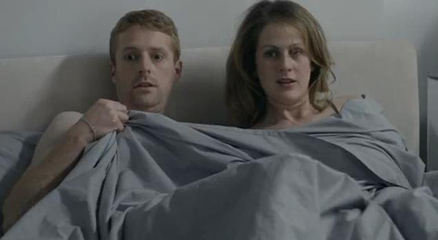 Scenariu "Cannes" filme: Un copil isi prinde parintii in momente fierbinti in pat. Reactia e superba