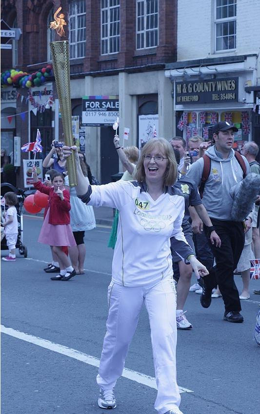 O iluzie optica a hipnotizat Anglia inainte de JO 2012. Ce au vazut englezii in flacara olimpica