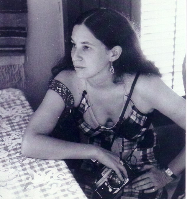 "Am fost dependenta de sex". Confesiunea tulburatoare a unei scriitoare, dupa 40 de ani de tacere