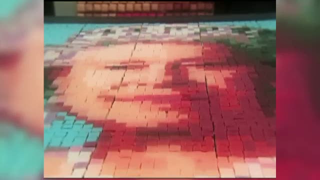 Portretul Reginei Elisabeta a II-a, realizat din peste 3.000 de prajiturele