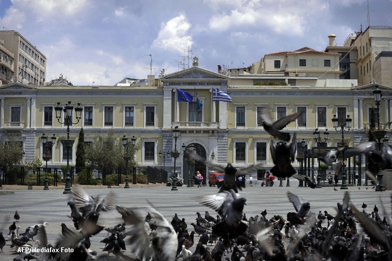 Moody's a coborat plafonul de rating al Greciei, dar nu crede ca tara va parasi zona euro