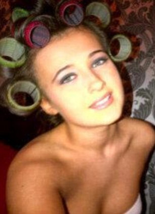 O fata de 15 ani din Anglia a murit dupa ce i-ar fi fost pusa o pastila de ecstasy in bautura