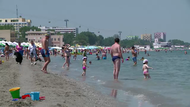 10.000 de turisti, pe litoral weekendul acesta. Preturile din statiuni si parerile romanilor. VIDEO