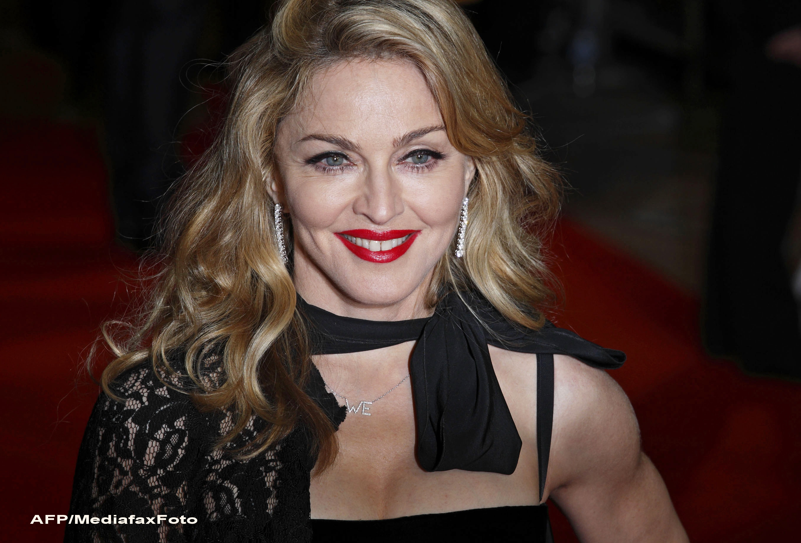 Scandal intre Marine Le Pen si MADONNA. Liderul politic, cu o svastica pe frunte intr-un videoclip