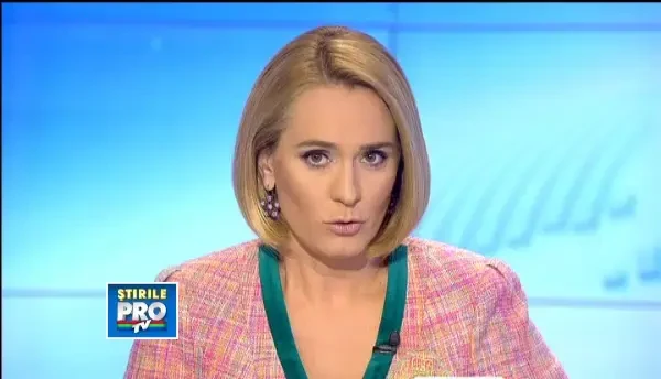 O masina de teren s-a prabusit intr-o rapa, dupa ce drumul forestiar pe care mergea s-a surpat