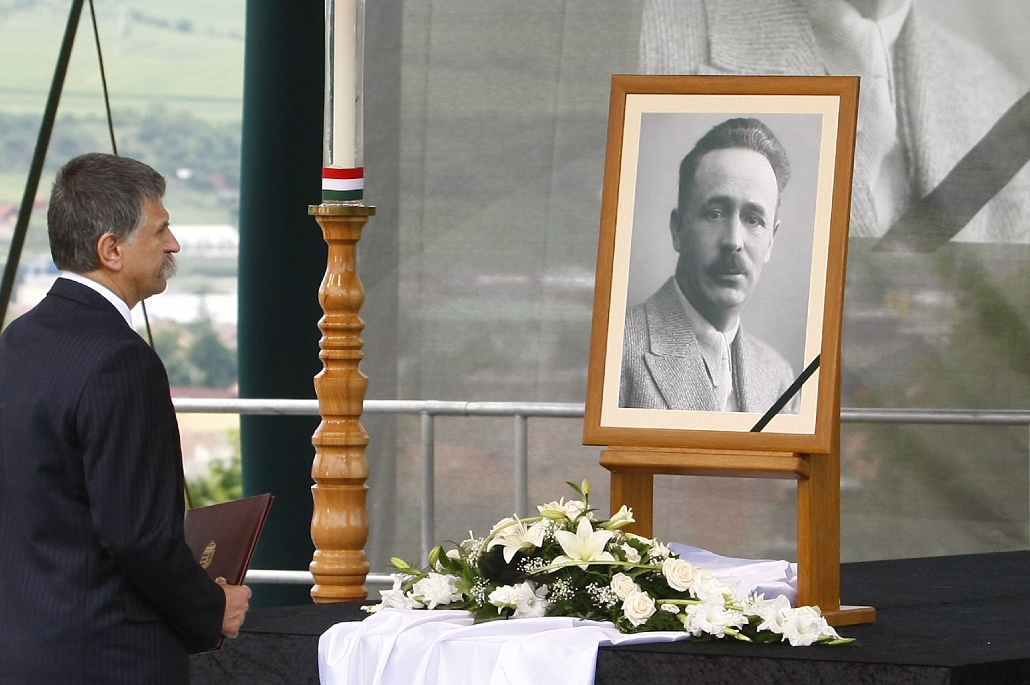 Laszlo Kover insista sa vina in Romania, desi Blaga si Anastase i-au cerut sa-si amane vizita