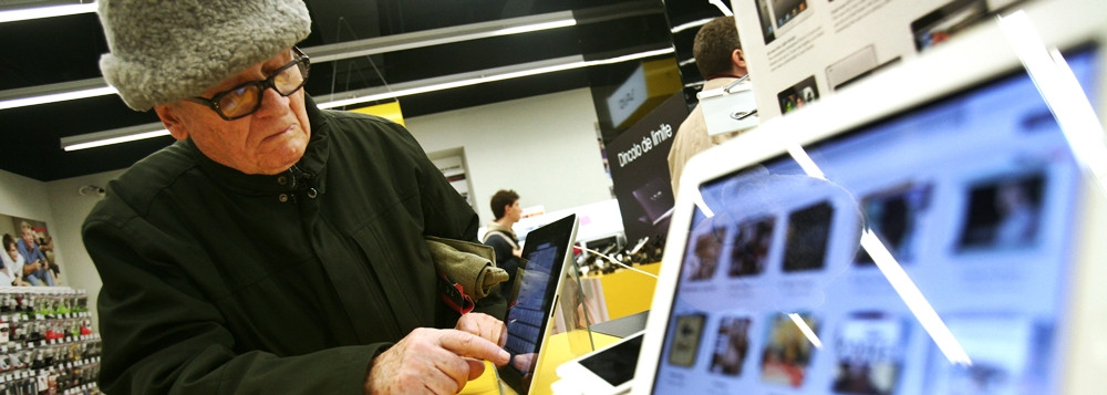 Cheltuim tot mai multi bani la cumparaturi, iar cele mai mari vanzari sunt in benzinarii