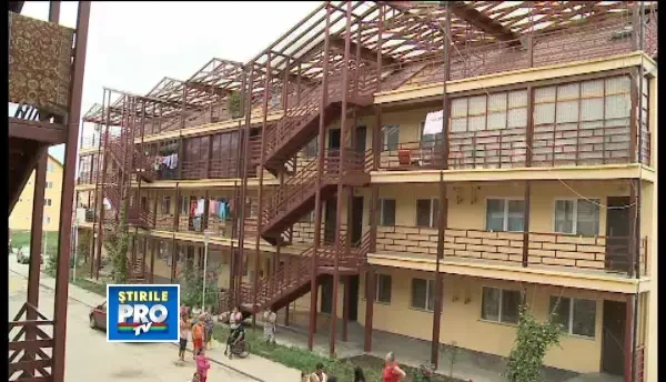 O fetita de doi ani a scapat cu viata ca prin minune, dupa ce a cazut de la etajul intai